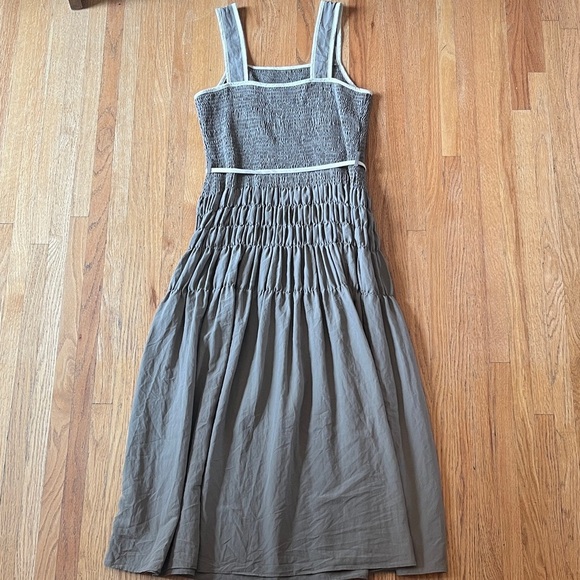 Moon River Brown and Cream Smocked Midi Dress Size: Small - Picture 3 of 3